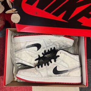 NWT & NIB Air Jordan SE 1 Mid “Lucky Knot Chinese New Year” LE shoes. Men’s 9.5